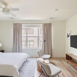 Studio Apartment Queen Bed